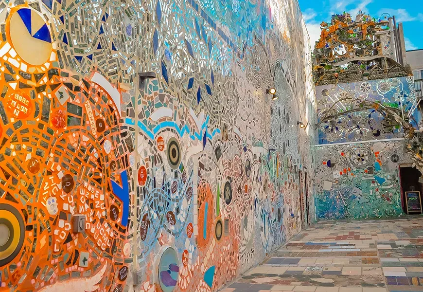 magic gardens courtyard philadelphia